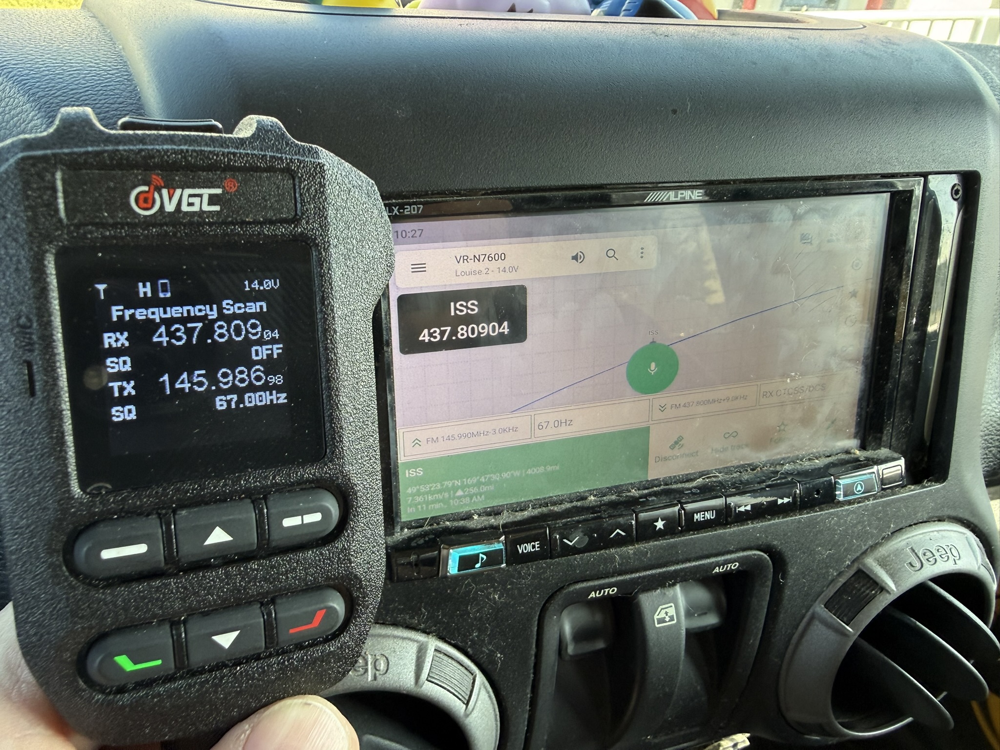 Vero N7600 in Jeep dashboard with app showing ISS pass and automatic Doppler correction